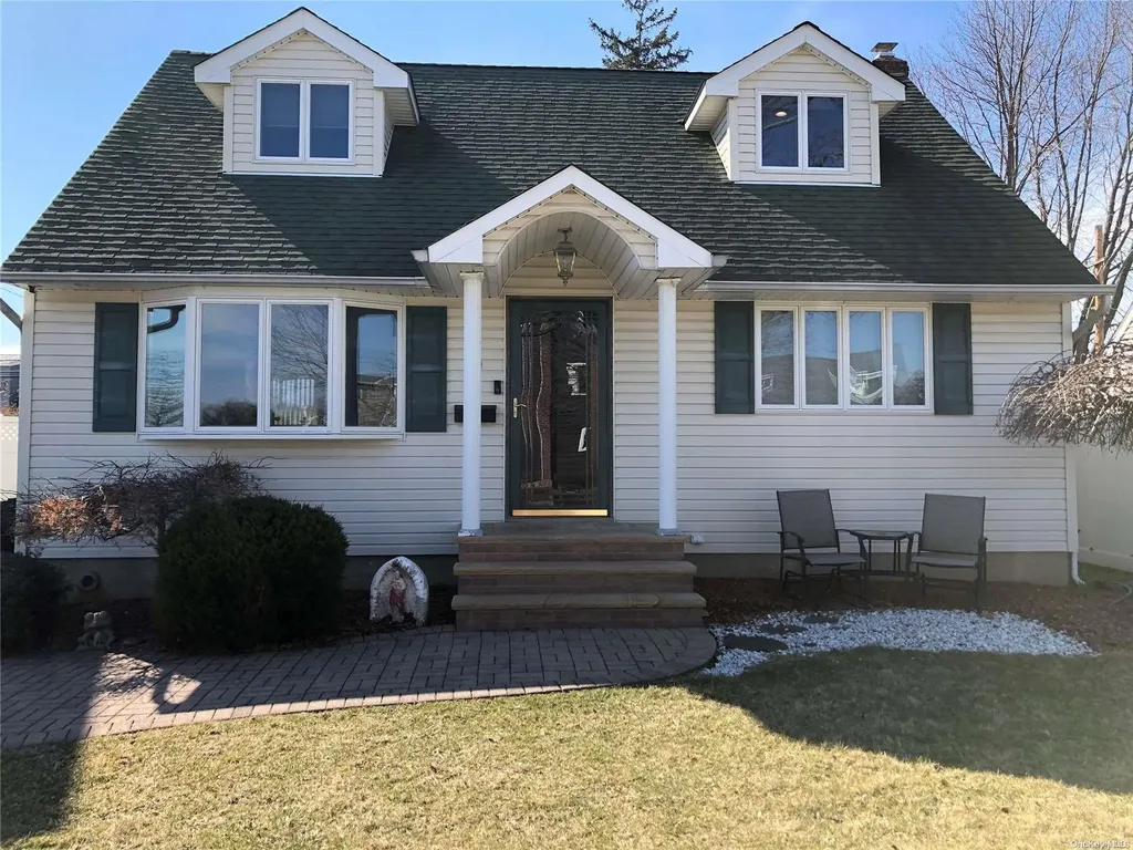 60 Cliff Drive Hicksville NY 11801