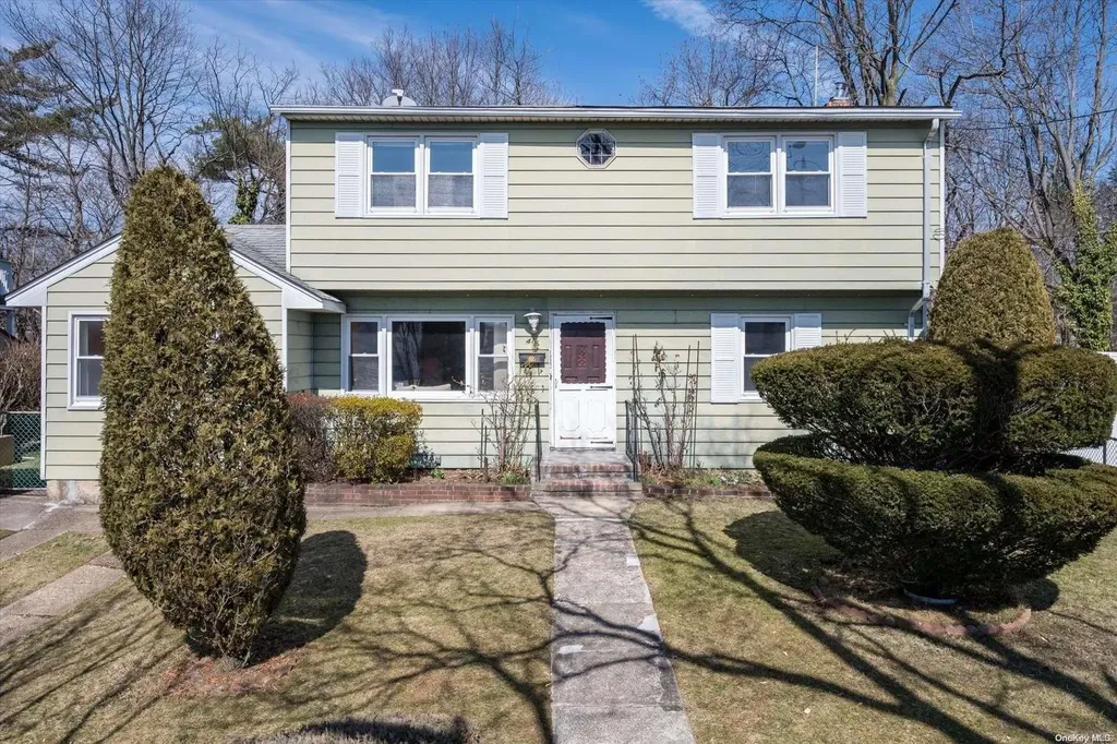 41 Circle Drive Westbury NY 11590