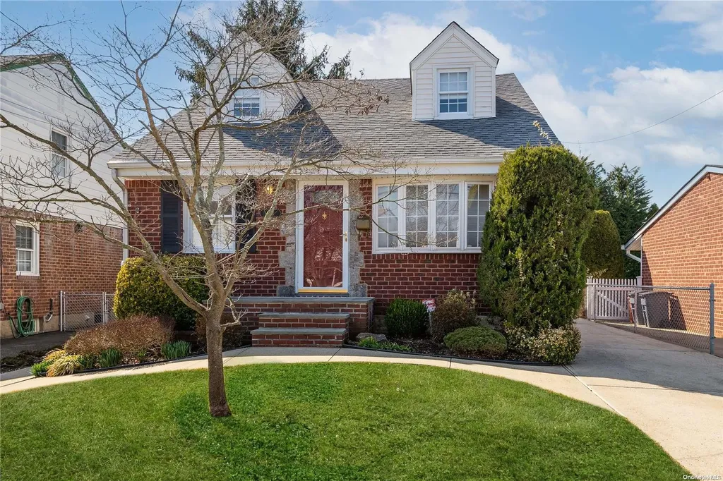 433 Andrews Road Mineola NY 11501