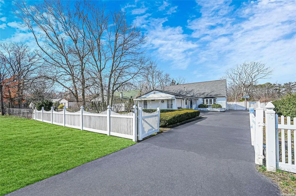 268 Grand Boulevard Brentwood NY 11717