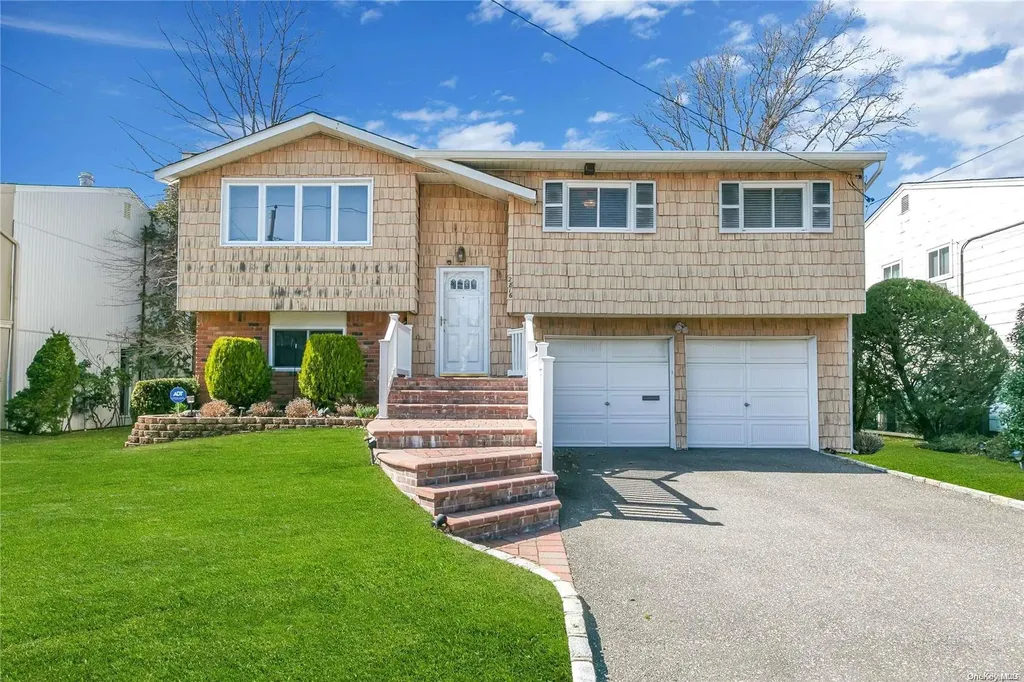 2816 Len Drive Bellmore NY 11710