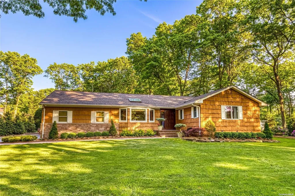 20 Buttonwood Drive Dix Hills NY 11746