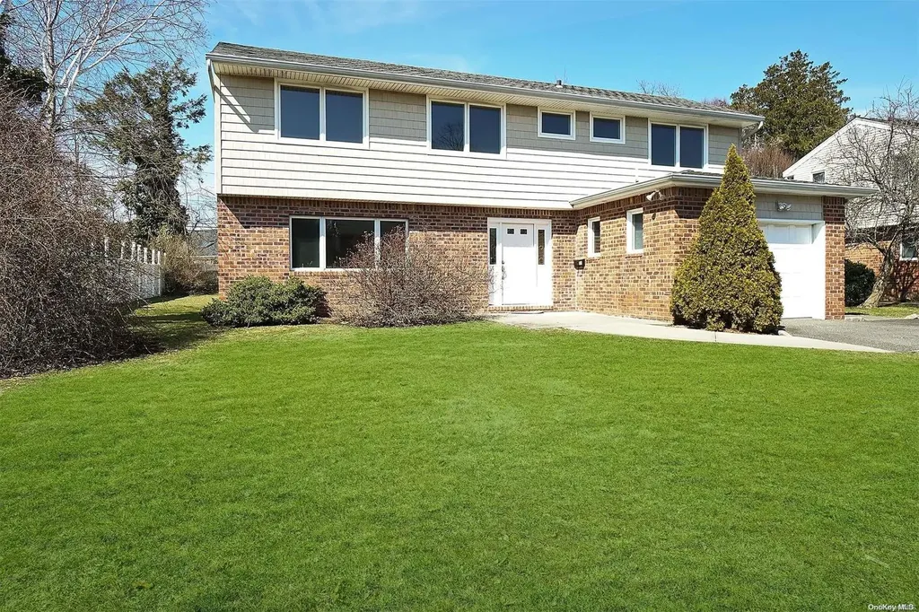 53 Keswick Lane Plainview NY 11803