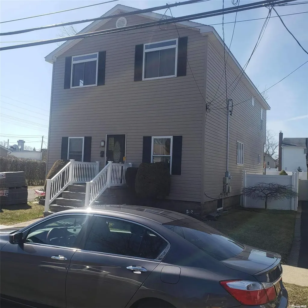 121 N Broadway Lindenhurst NY 11757