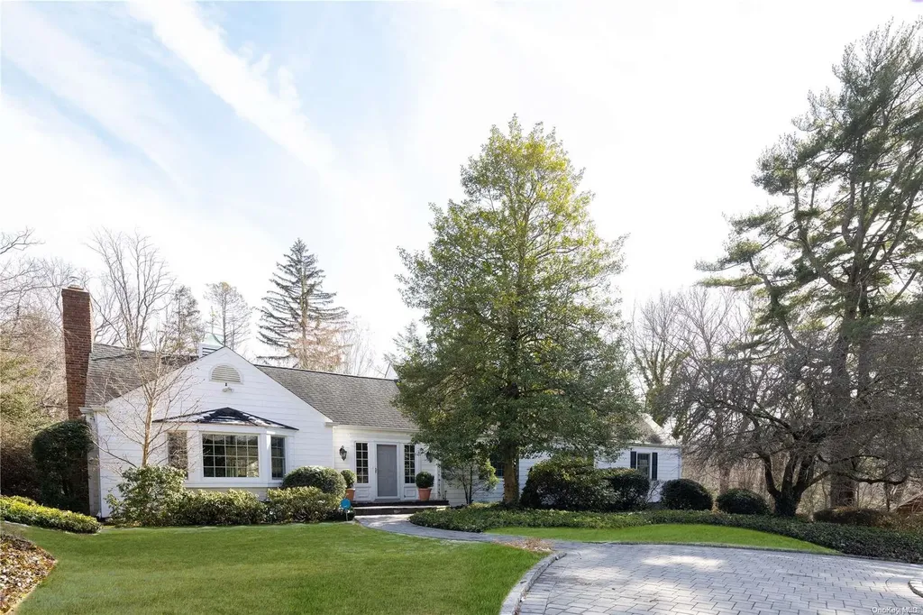 8 Kennedy Lane Cold Spring Harbor NY 11724