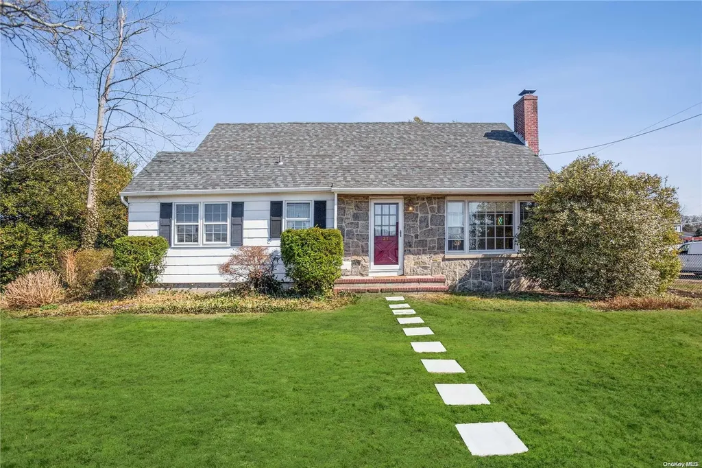 21 Sunset Drive Sayville NY 11782