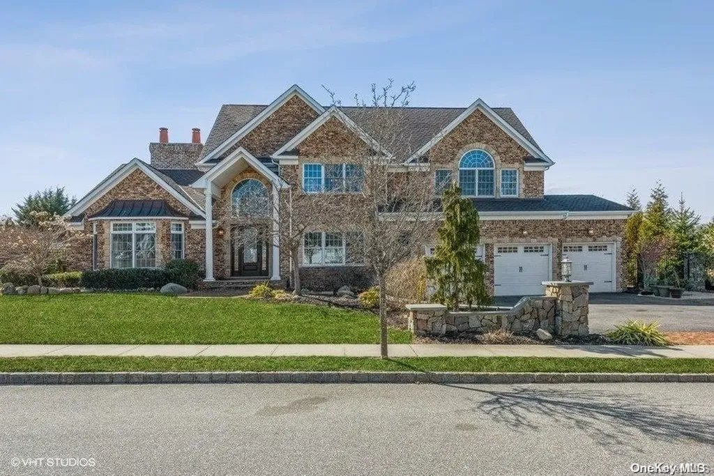 14 Fox Lane Lake Grove NY 11755
