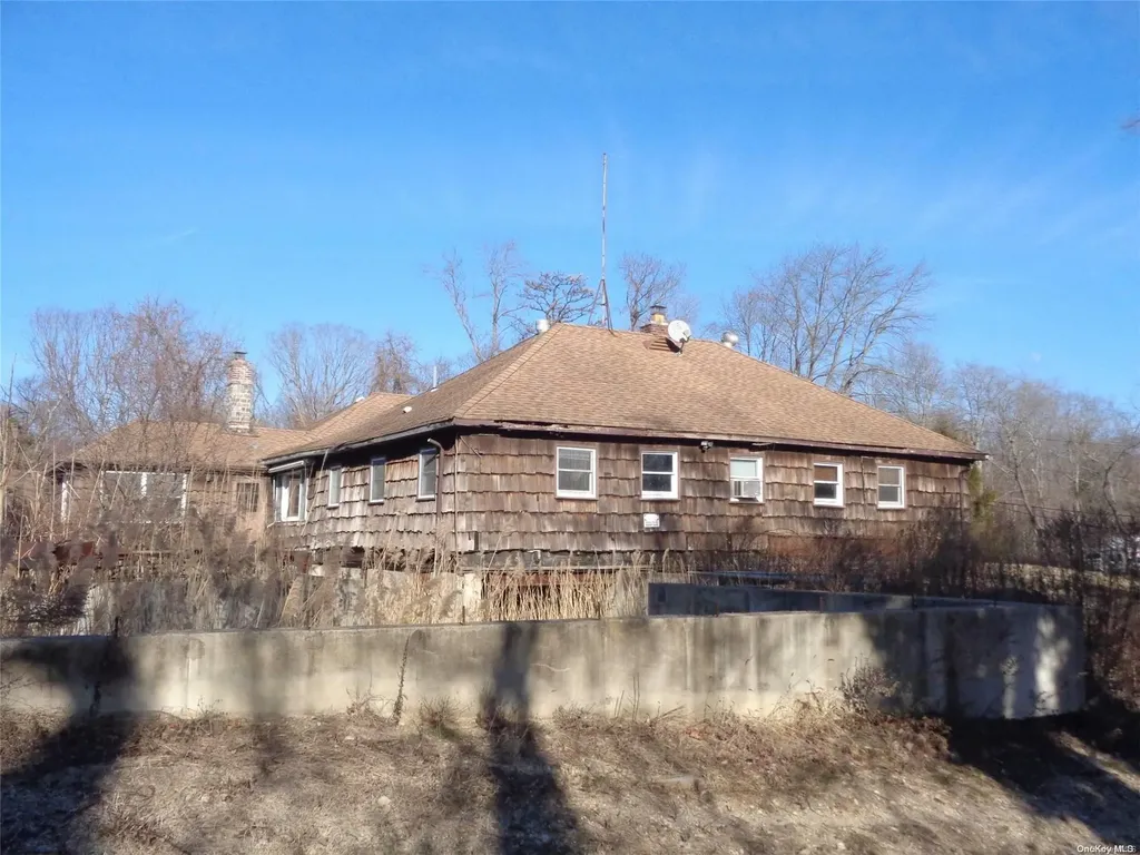 36 Deer Path Road Central Islip NY 11722