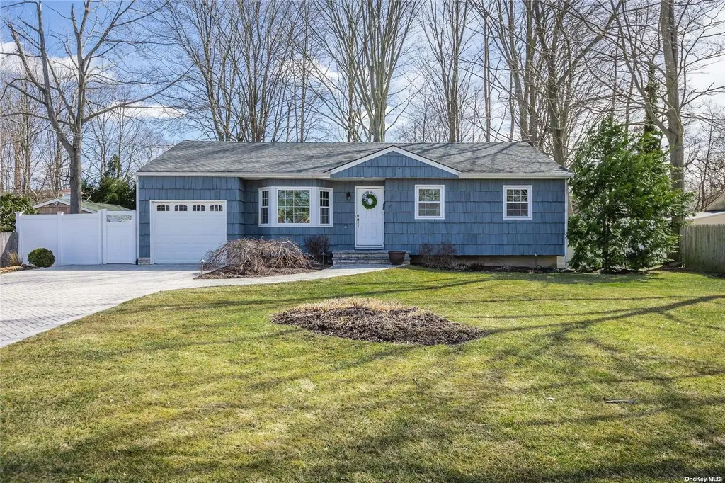 7 Gridley Street West Islip NY 11795