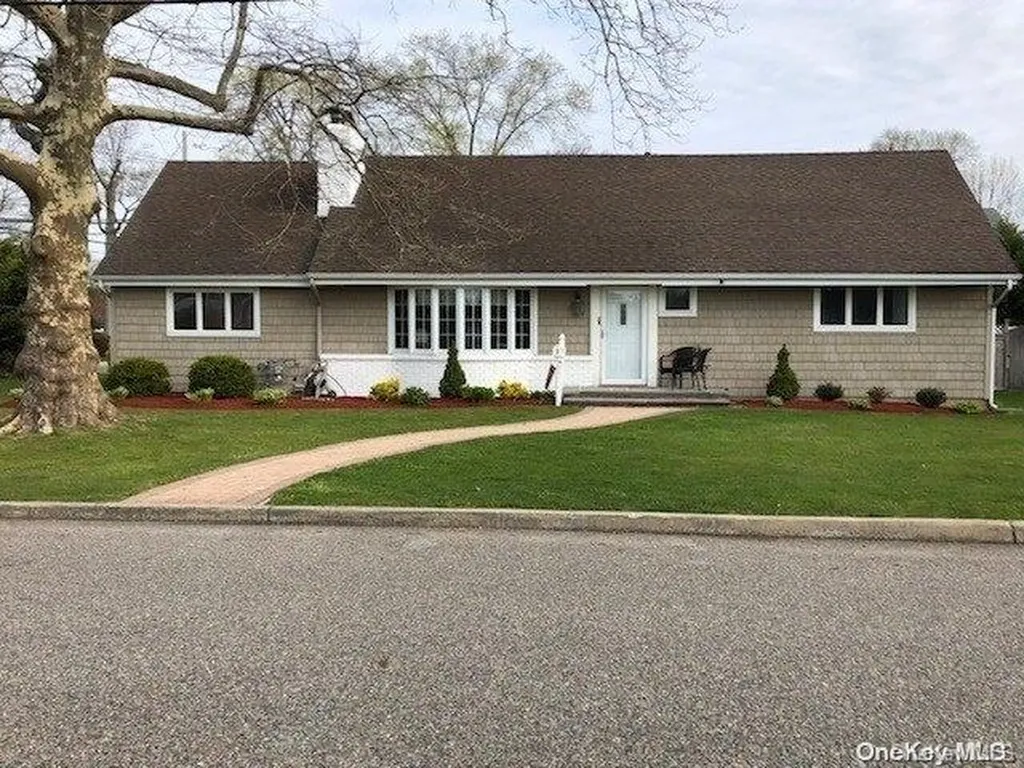 3 Deeringwood Lane Babylon NY 11702