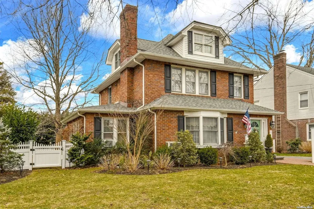 162 Elderberry Road Mineola NY 11501