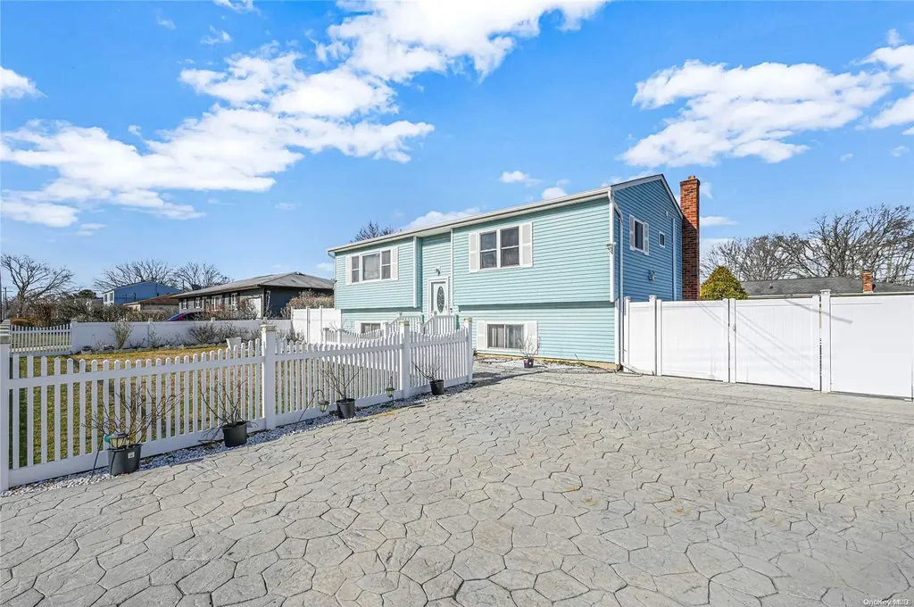 136 Scott Avenue Deer Park NY 11729