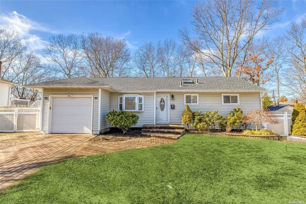 14 Wayside Lane Smithtown NY 11787