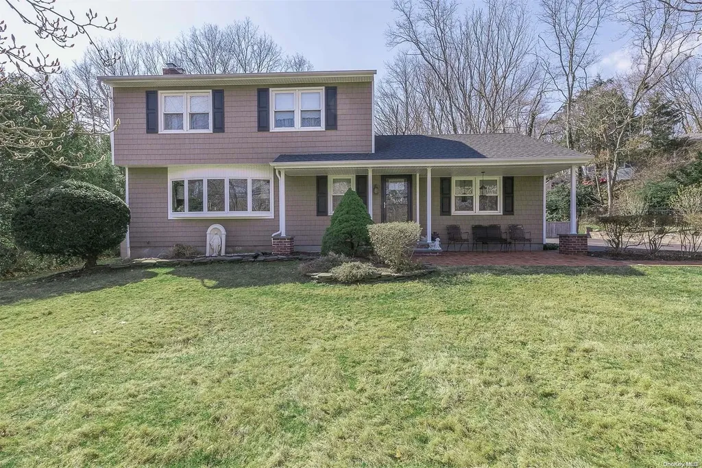 82 Laurel Drive Smithtown NY 11787