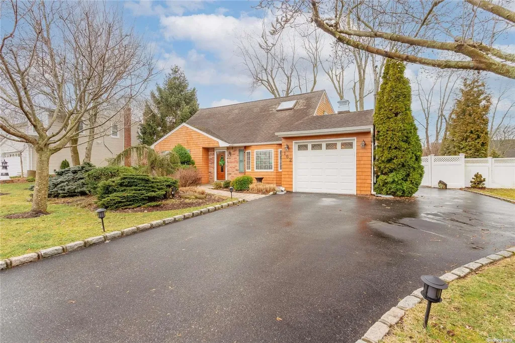 162 Pepperidge Road Oakdale NY 11769