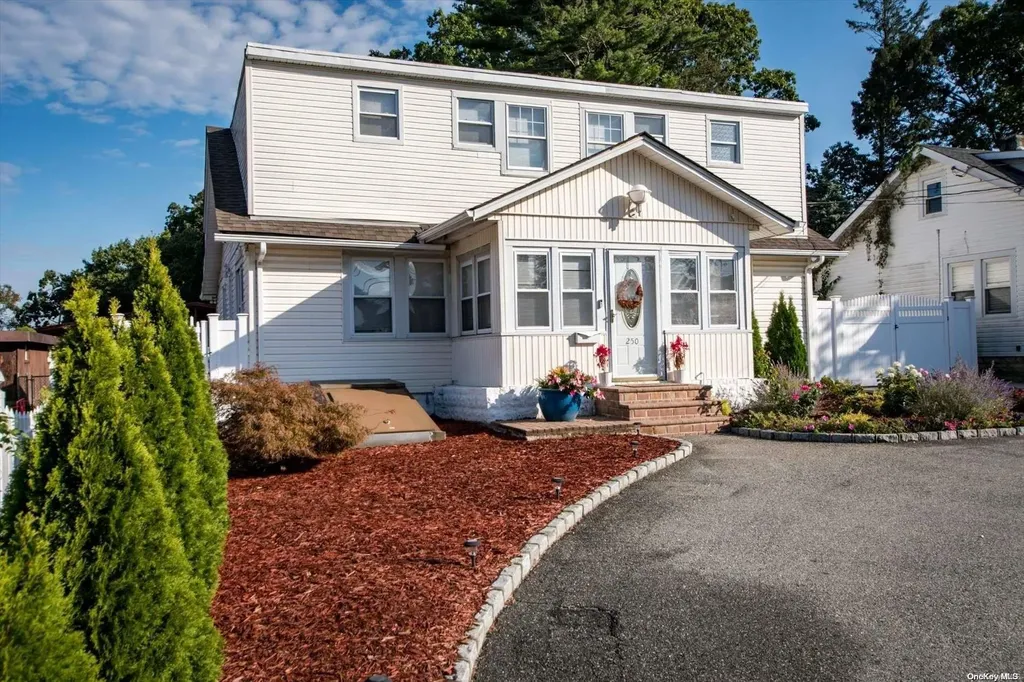250 Porterfield Place Freeport NY 11520