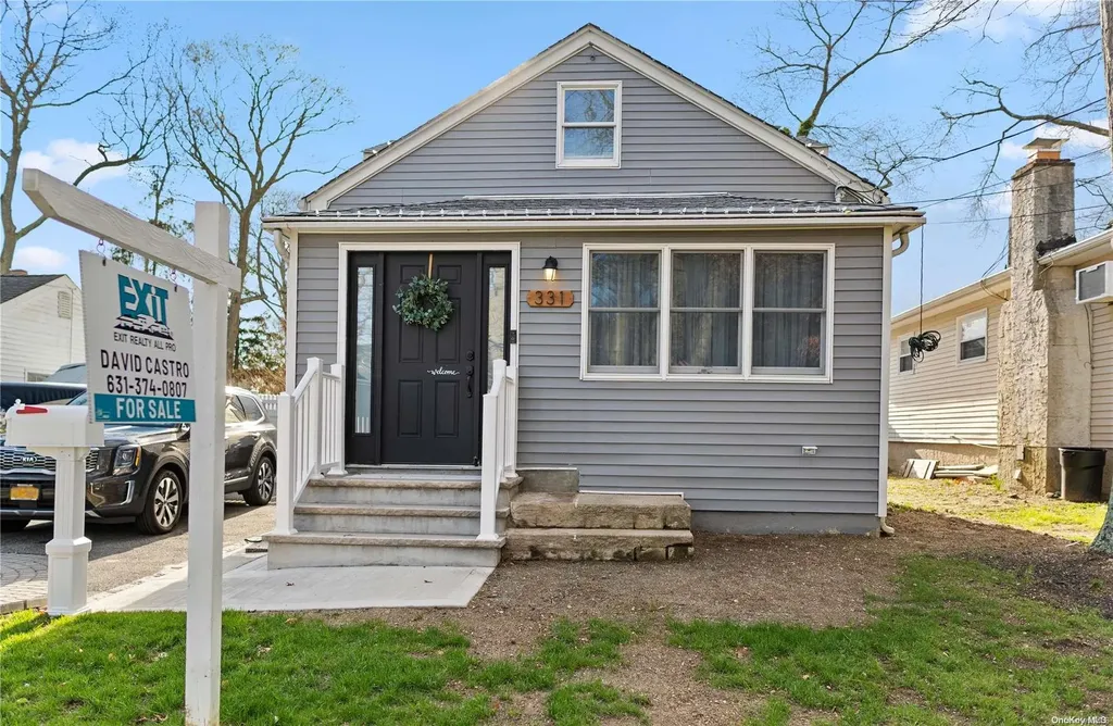 331 Hyman Avenue West Islip NY 11795