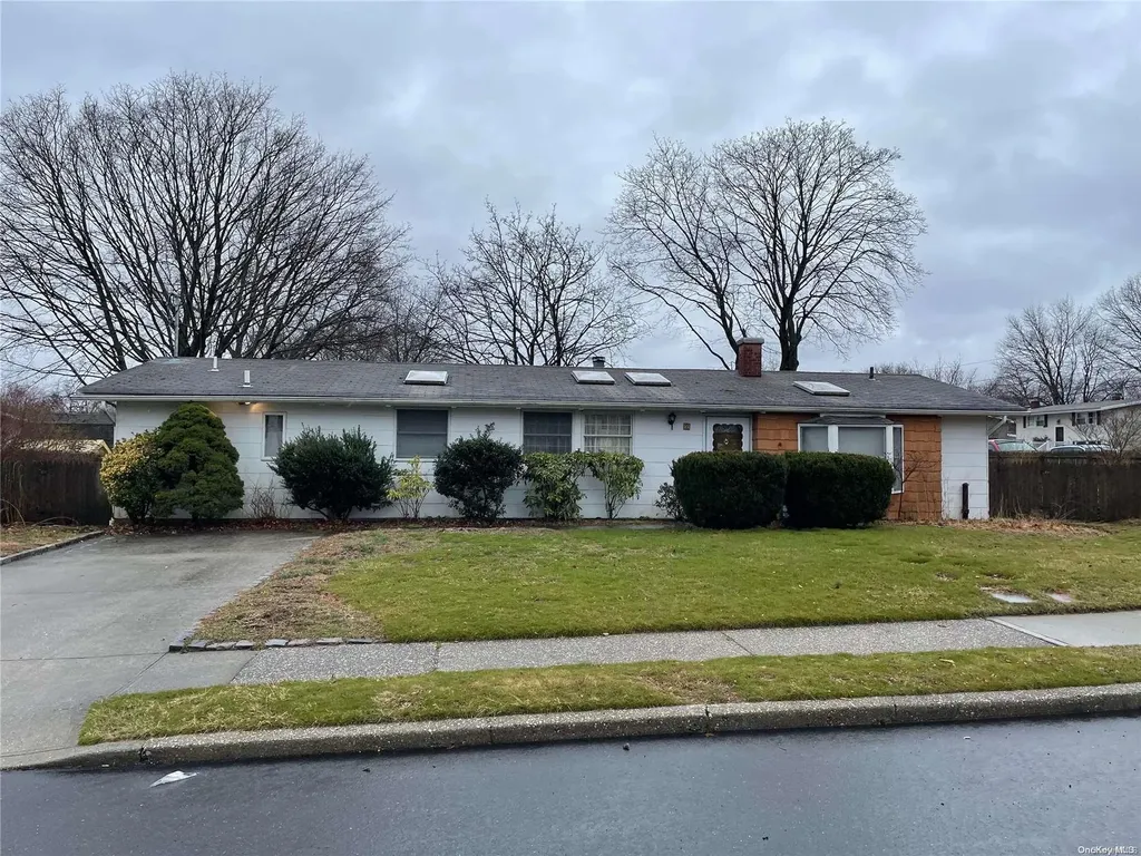 2 Flintlock Lane Selden NY 11784