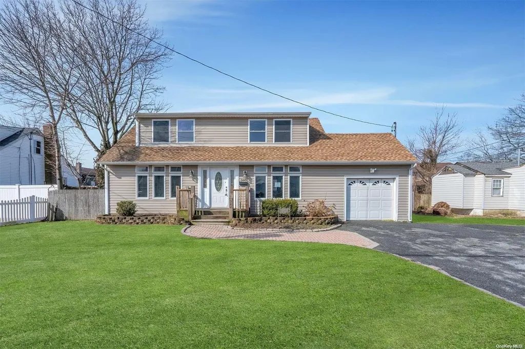 344 West Drive Copiague NY 11726