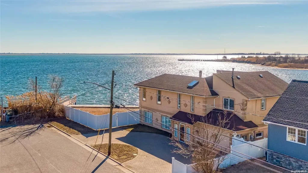490 West Drive Copiague NY 11726