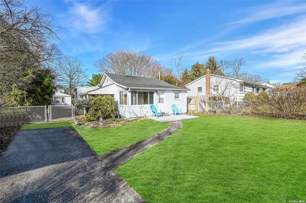 9 Ferndale Avenue Selden NY 11784