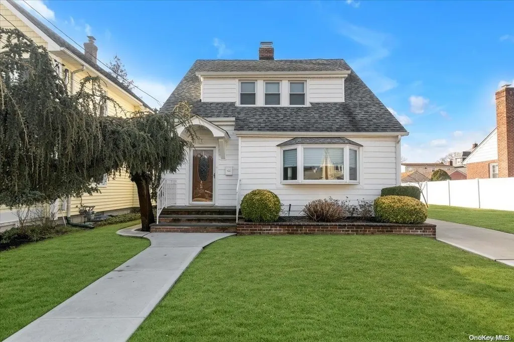 58 Pine Street Oceanside NY 11572