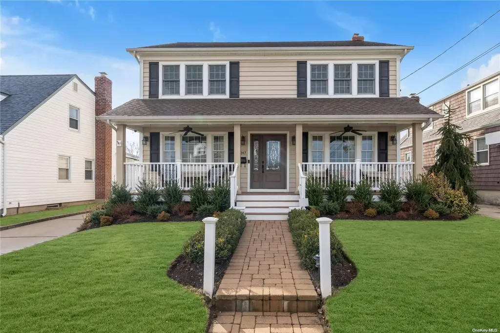 247 Raff Avenue Mineola NY 11501