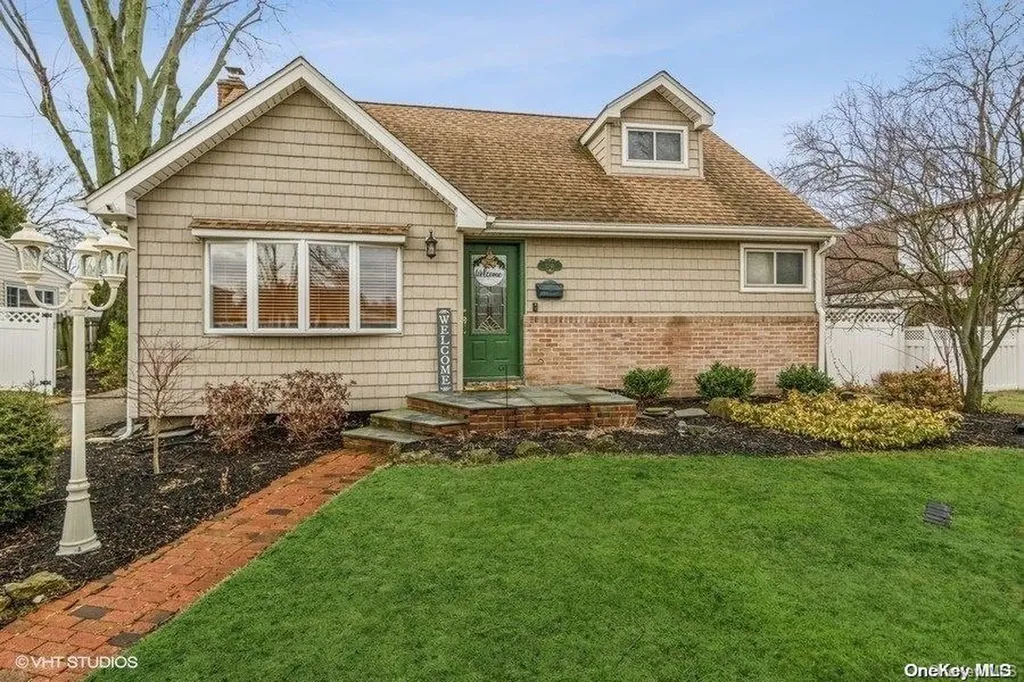 1241 Daffodil Lane Wantagh NY 11793