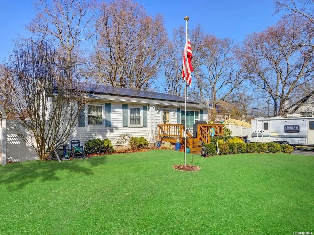 211 Hampton Avenue Mastic NY 11950