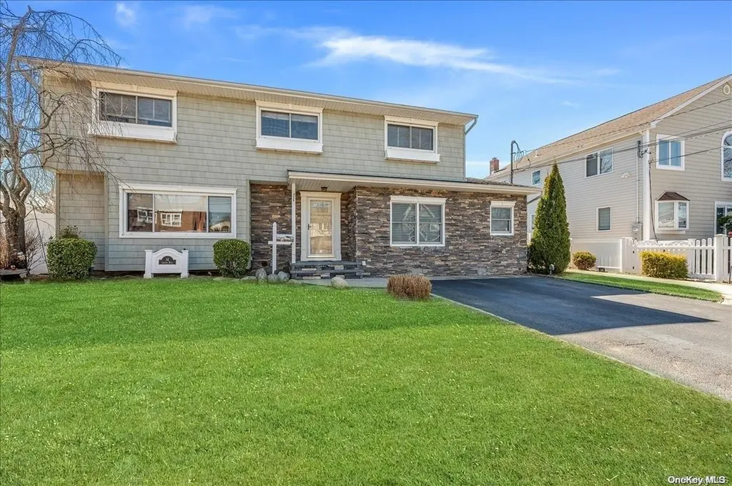 14 Lagoon Boulevard Massapequa NY 11758