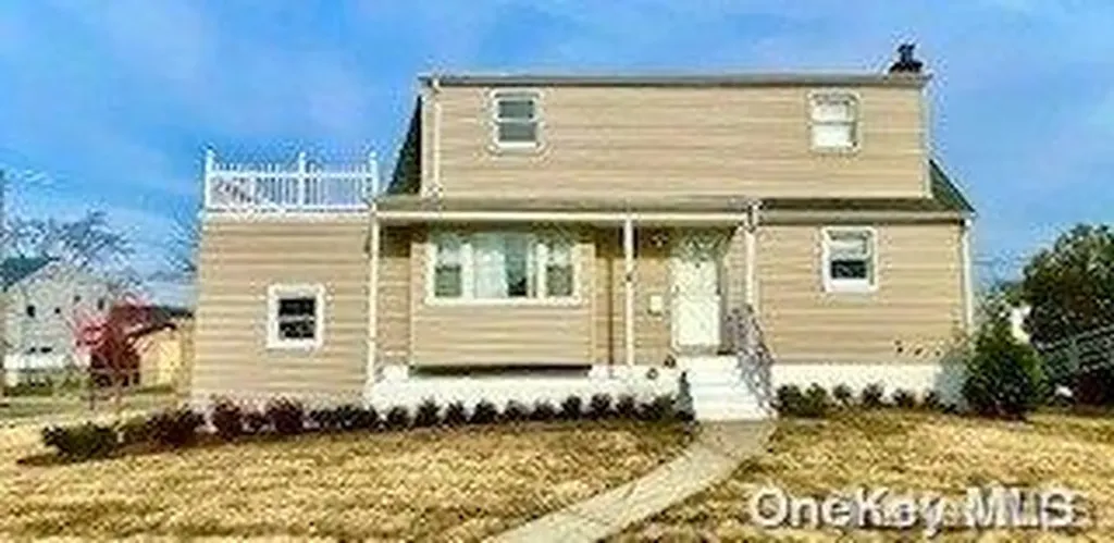 5 Stirling Avenue Freeport NY 11520