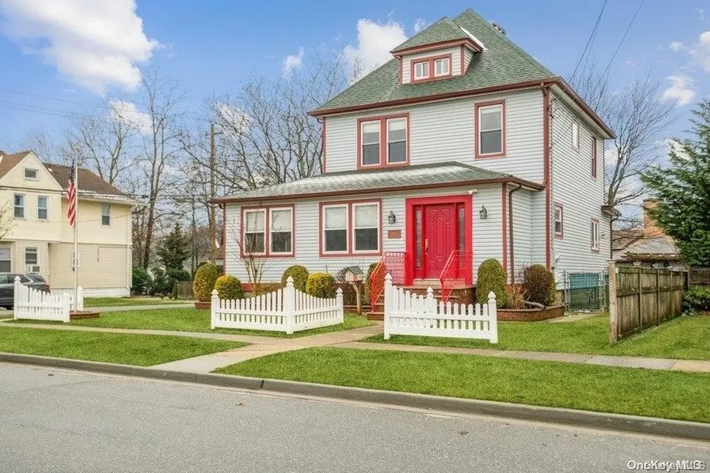 295 Vincent Avenue Lynbrook NY 11563
