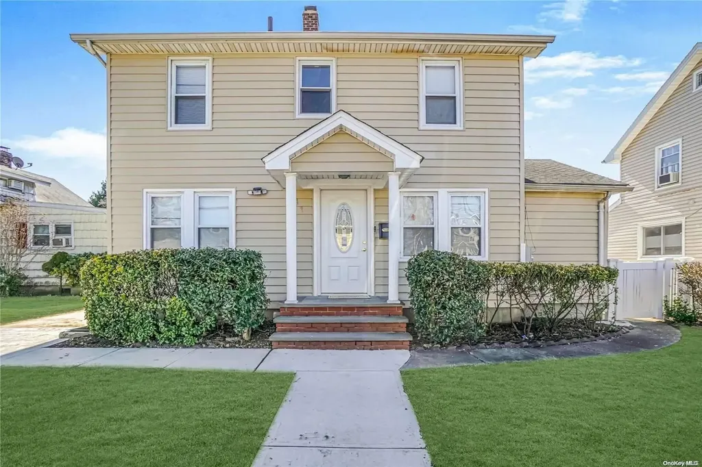 41 Westbury Avenue Mineola NY 11501