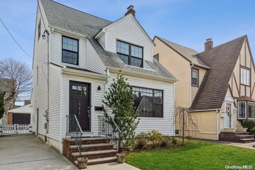 382 Marcellus Road Mineola NY 11501