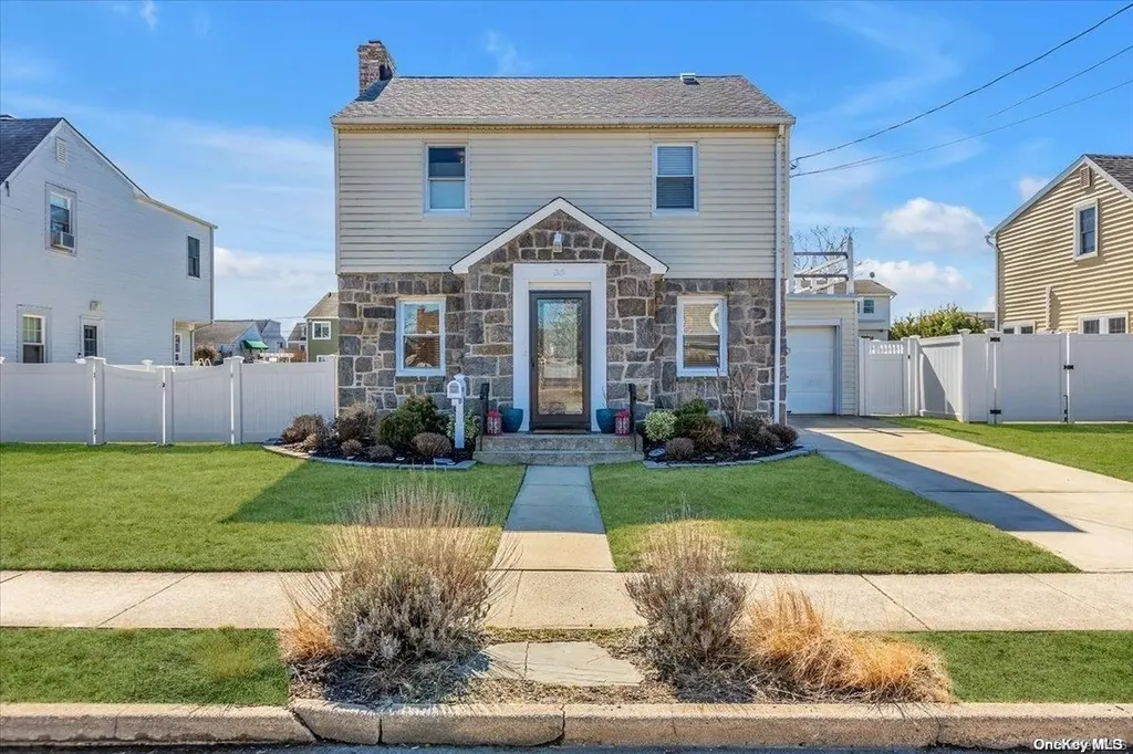 35 W 3rd Street Freeport NY 11520