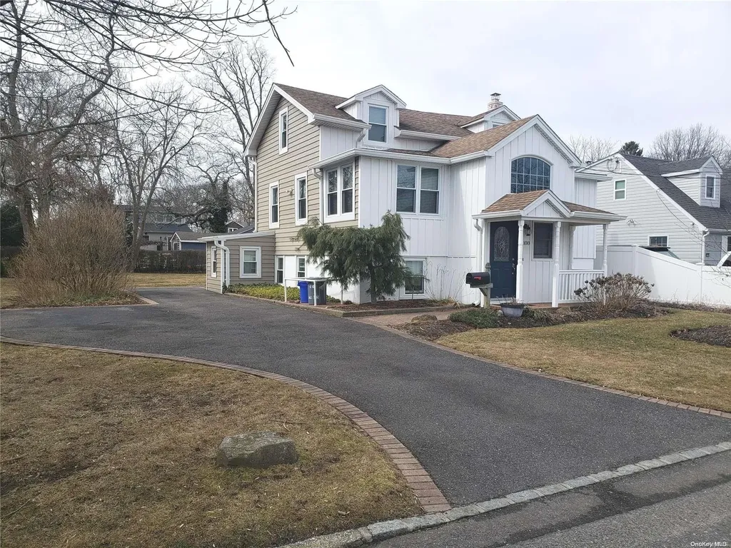 108 Ralph Avenue Babylon NY 11702