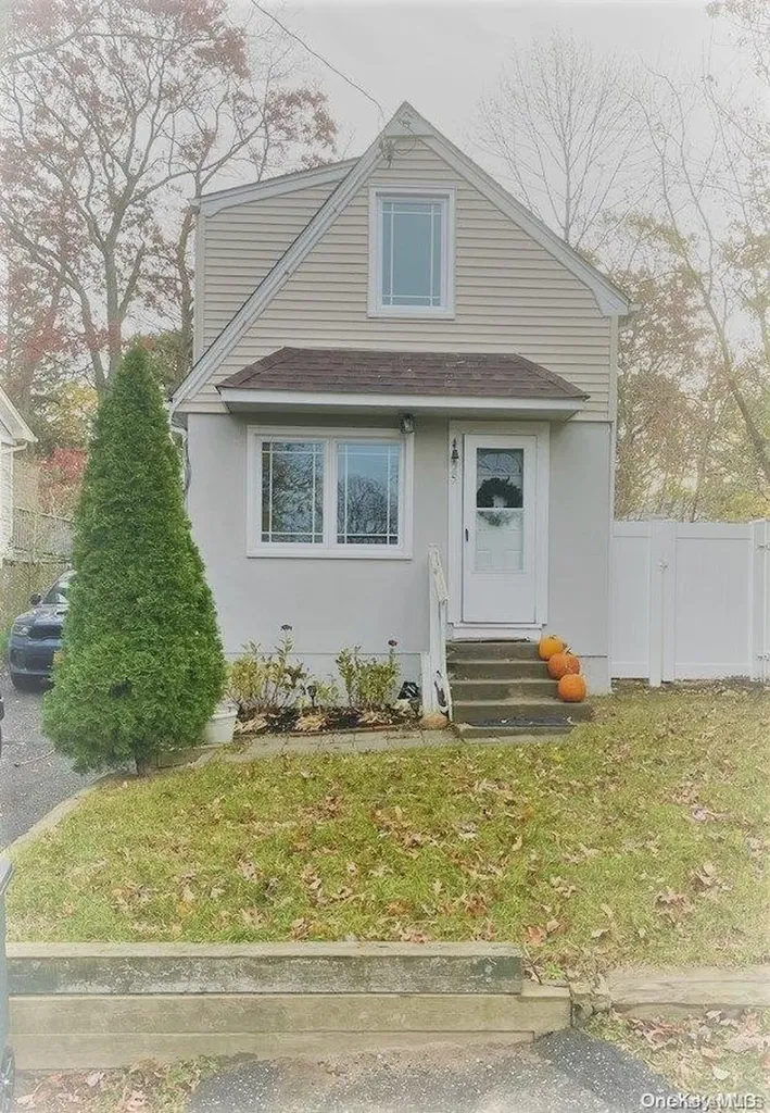 25 Tulip Road Rocky Point NY 11778