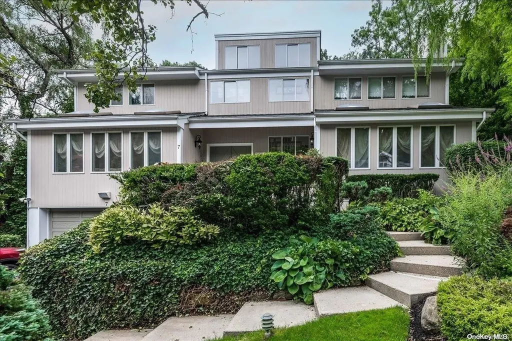 7 Davis Lane Roslyn NY 11576