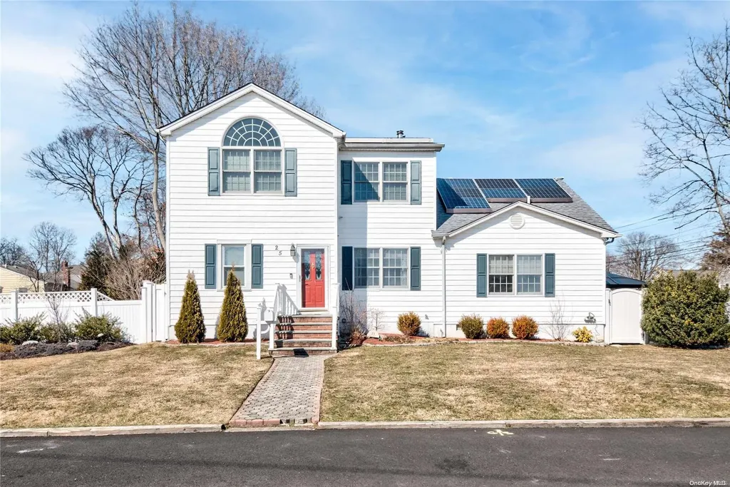 25 Hope Street West Babylon NY 11704