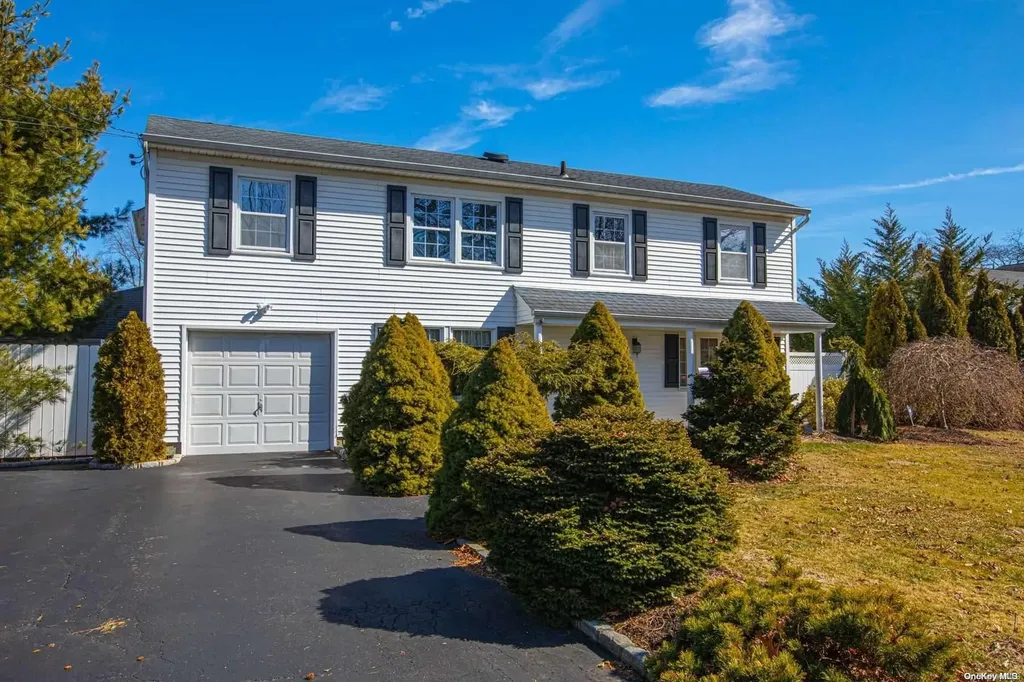 45 Evelyn Road West Islip NY 11795