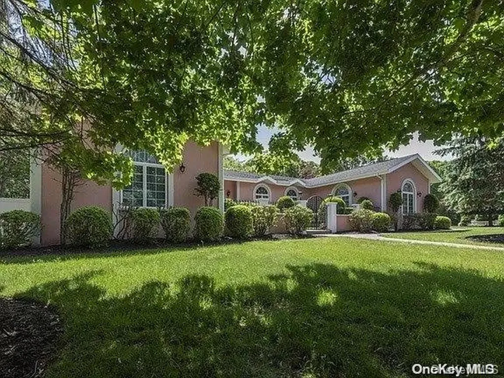 7 Carmen View Drive Shirley NY 11967