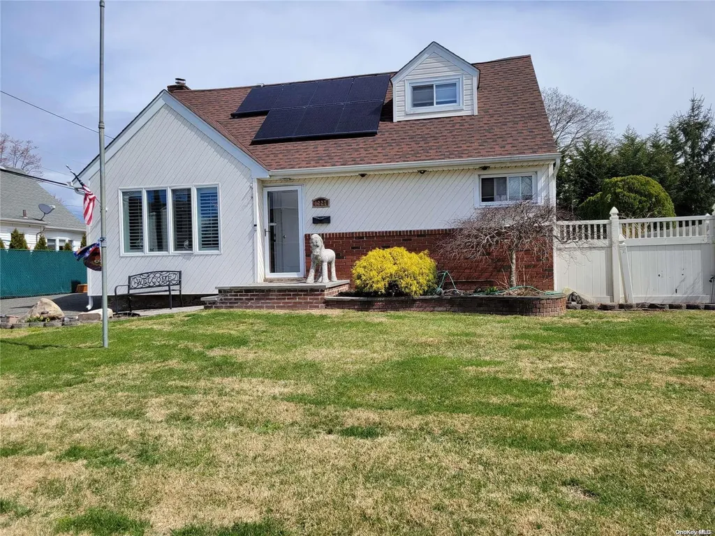 1227 Daffodil Lane Wantagh NY 11793