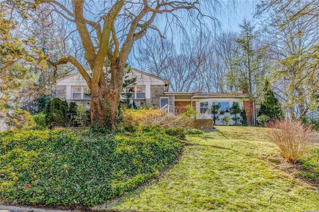 15 Westcliff Drive Great Neck NY 11020