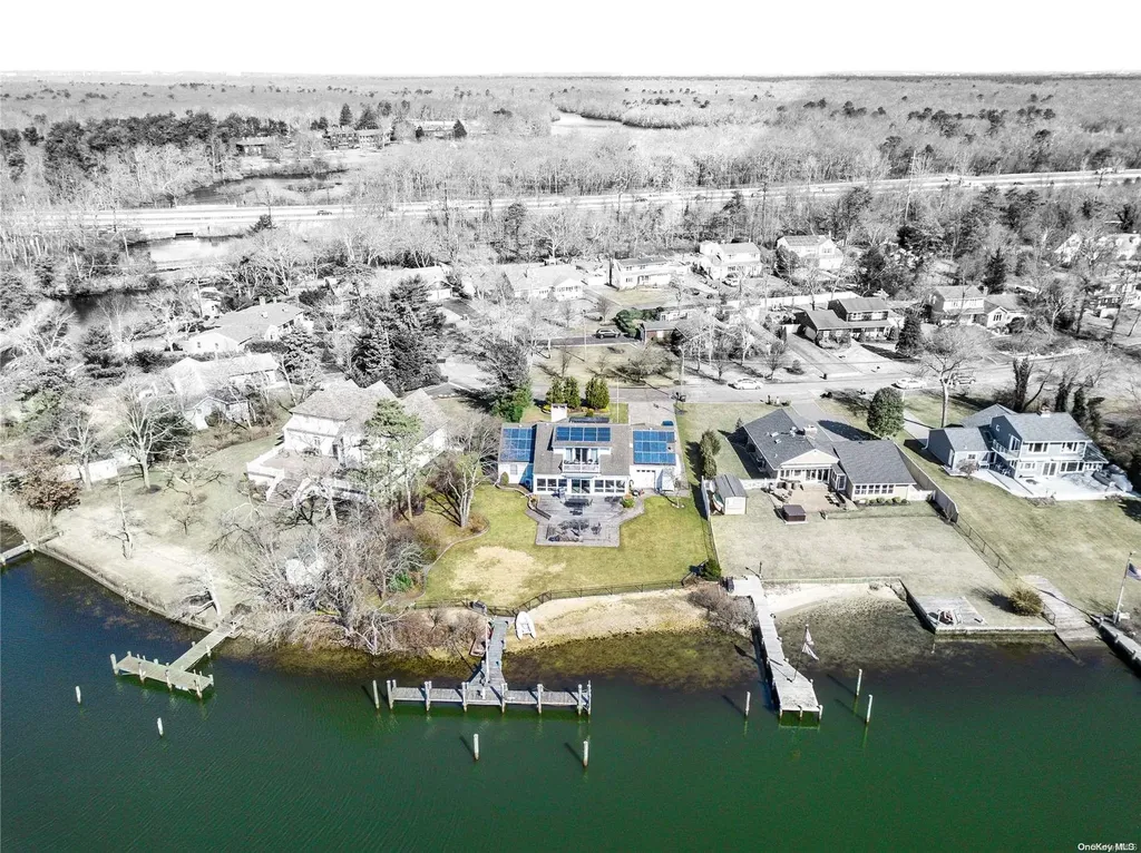 60 Twin River Drive Oakdale NY 11769