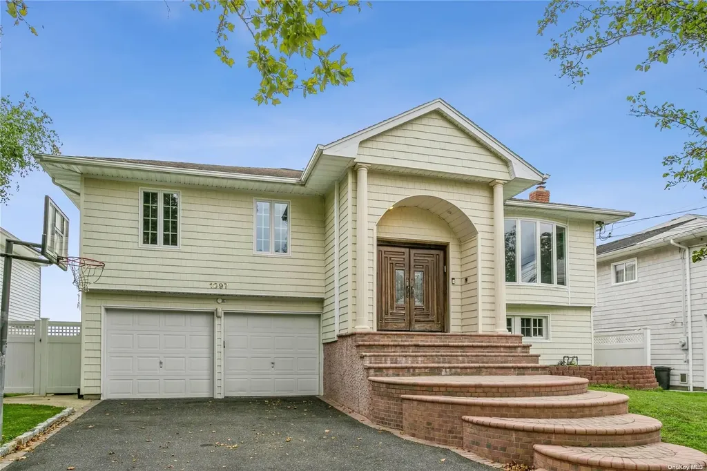 1097 Fordham Lane Woodmere NY 11598