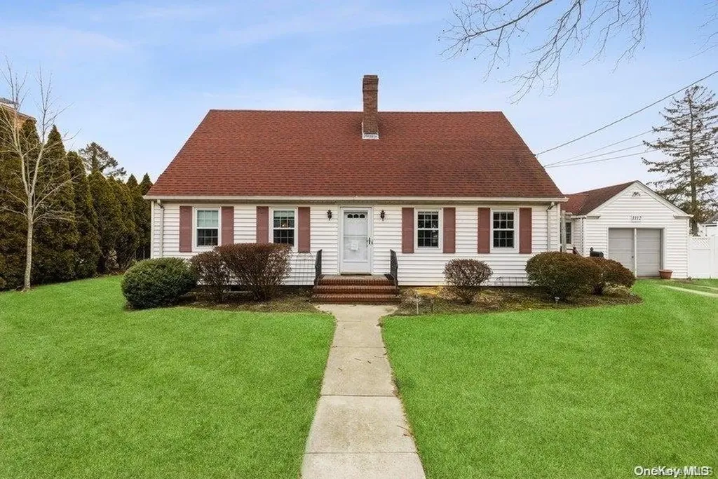 1112 Roanoke Avenue Riverhead NY 11901