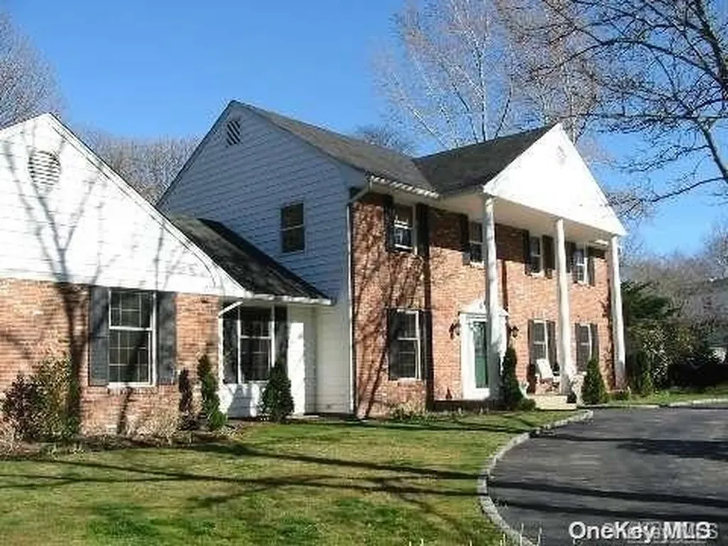 17 Long Bow Wading River NY 11792
