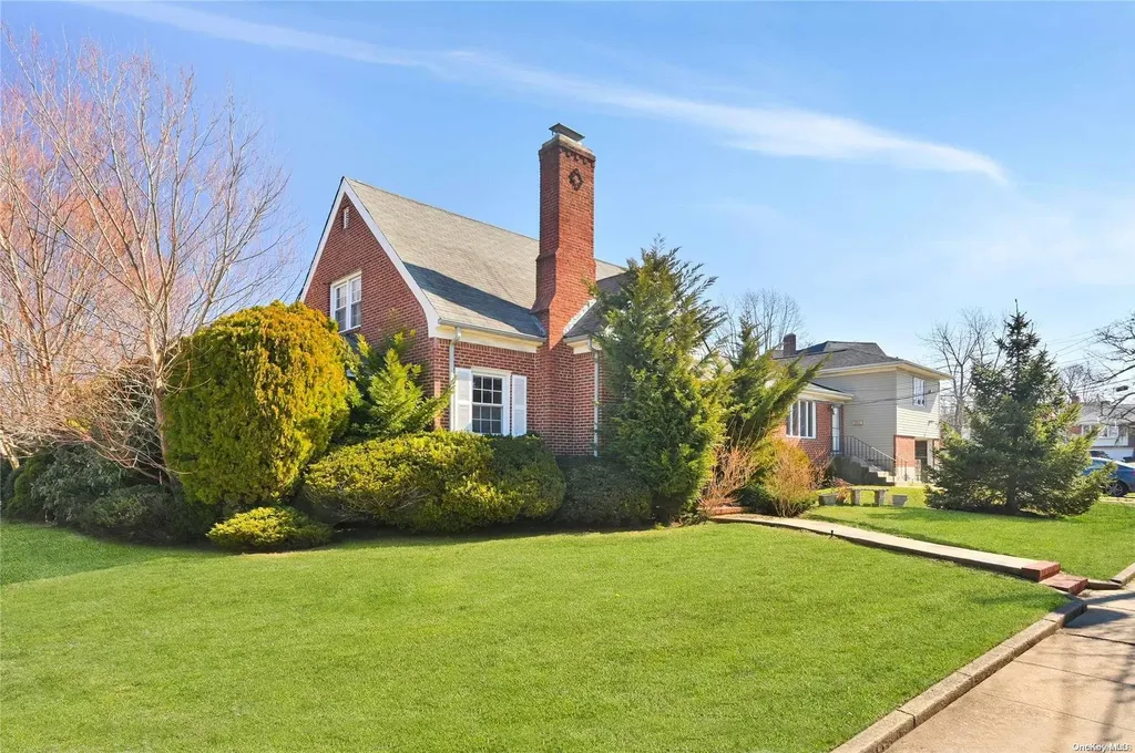 322 Buckingham Road Cedarhurst NY 11516