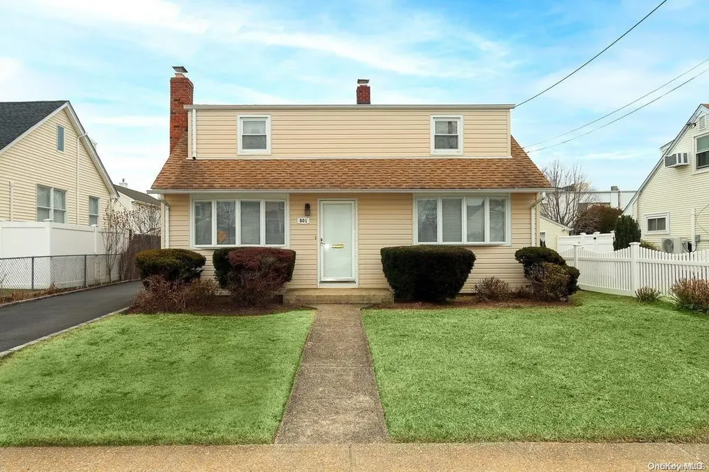 801 Sunrise Avenue Bellmore NY 11710