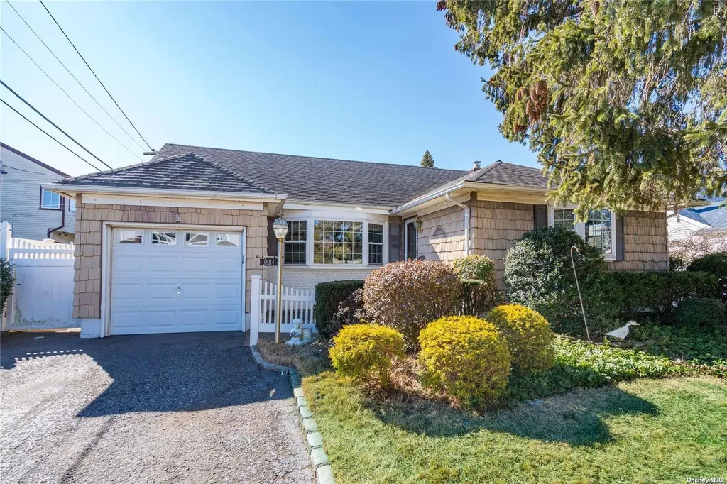 3684 Prairie Path Bethpage NY 11714